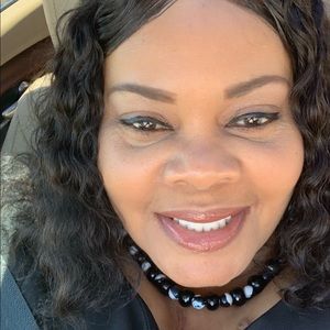 Meet your Posher, Evette